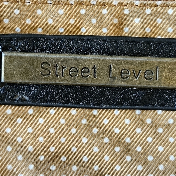 Street level kiss lock closure super fun purse. - Picture 9 of 12